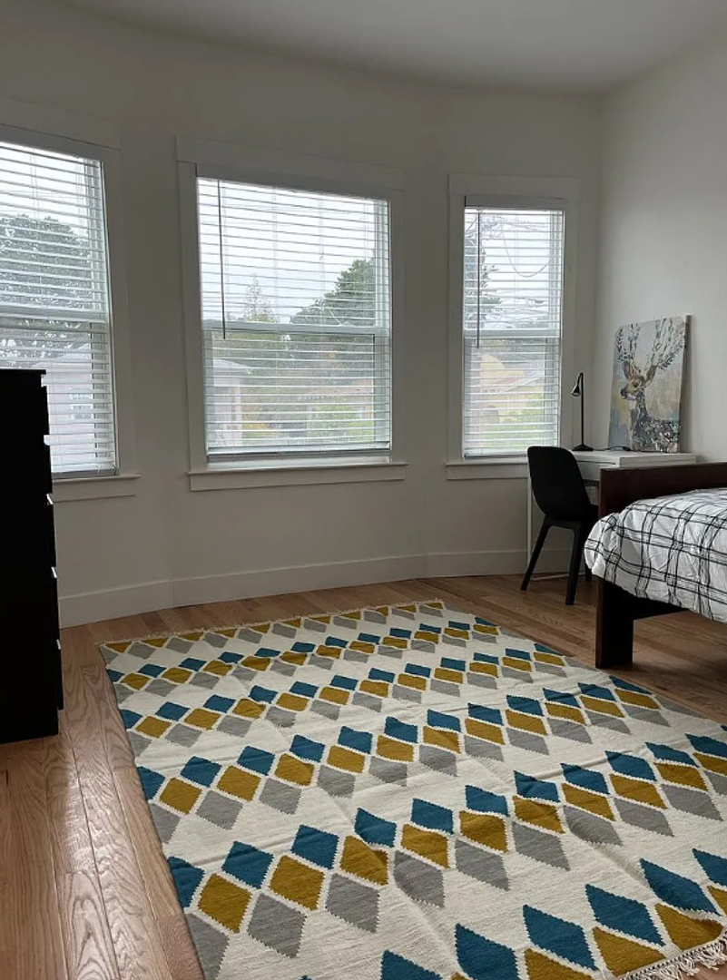 Berkeley Apartment: 1628-30 Tyler Street