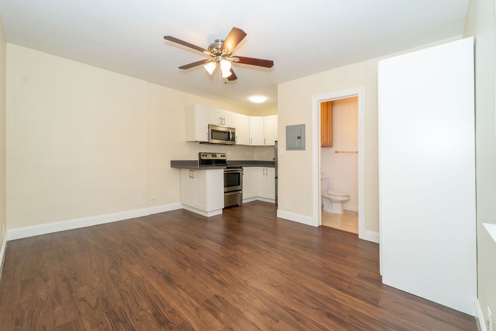 Oakland Apartment: 5471 Vicente Way