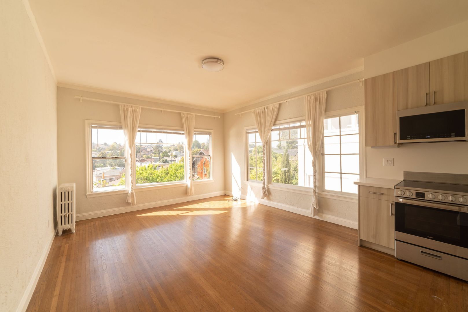 Oakland Apartment: 743 Warfield Ave.