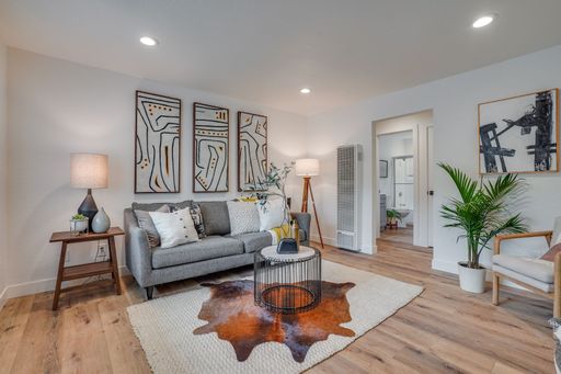 1 MONTH FREE + Look & Lease Special! GORGEOUS Design! HUGE Bedroom + Beautiful Interior + Parking! 100% Pet Friendly @ The Mattox! – photo 1