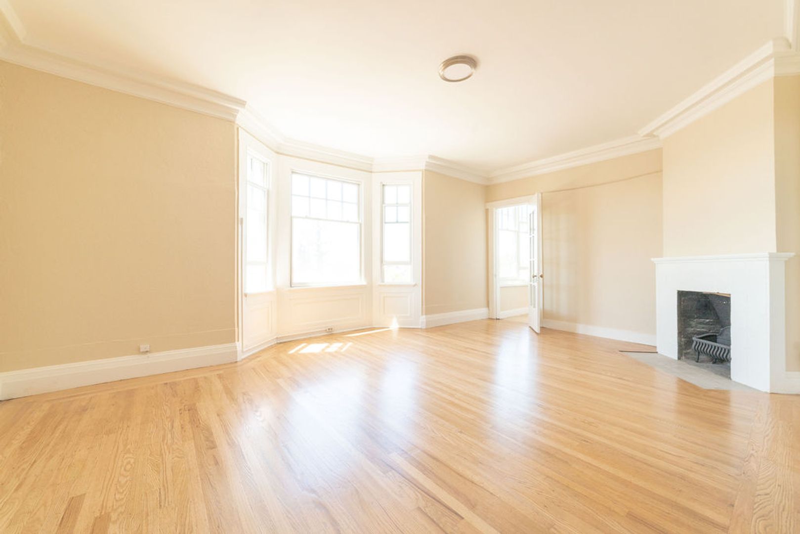 Oakland Apartment: 4154 Piedmont Ave
