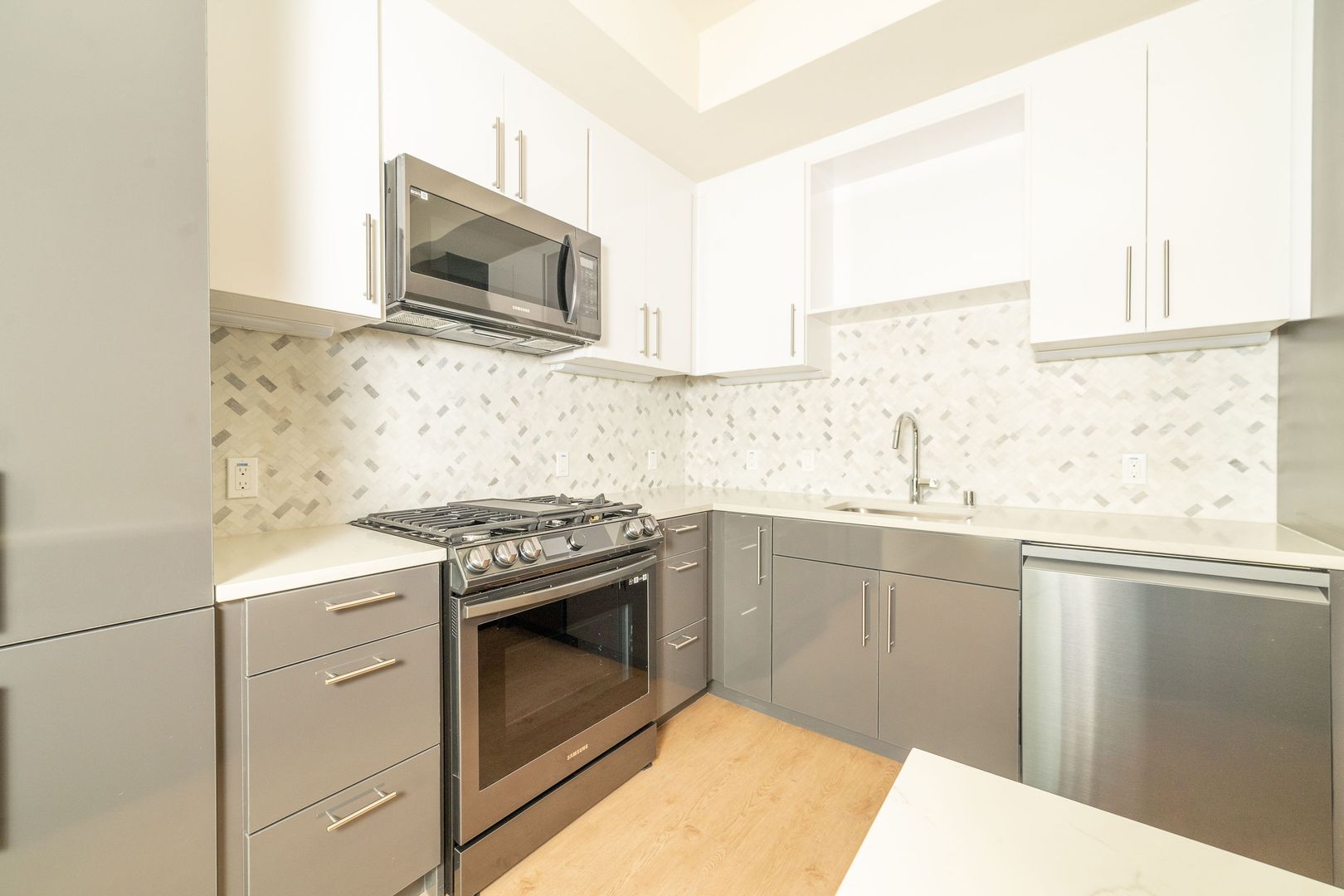 Oakland Apartment: 240 W. MacArthur Blvd