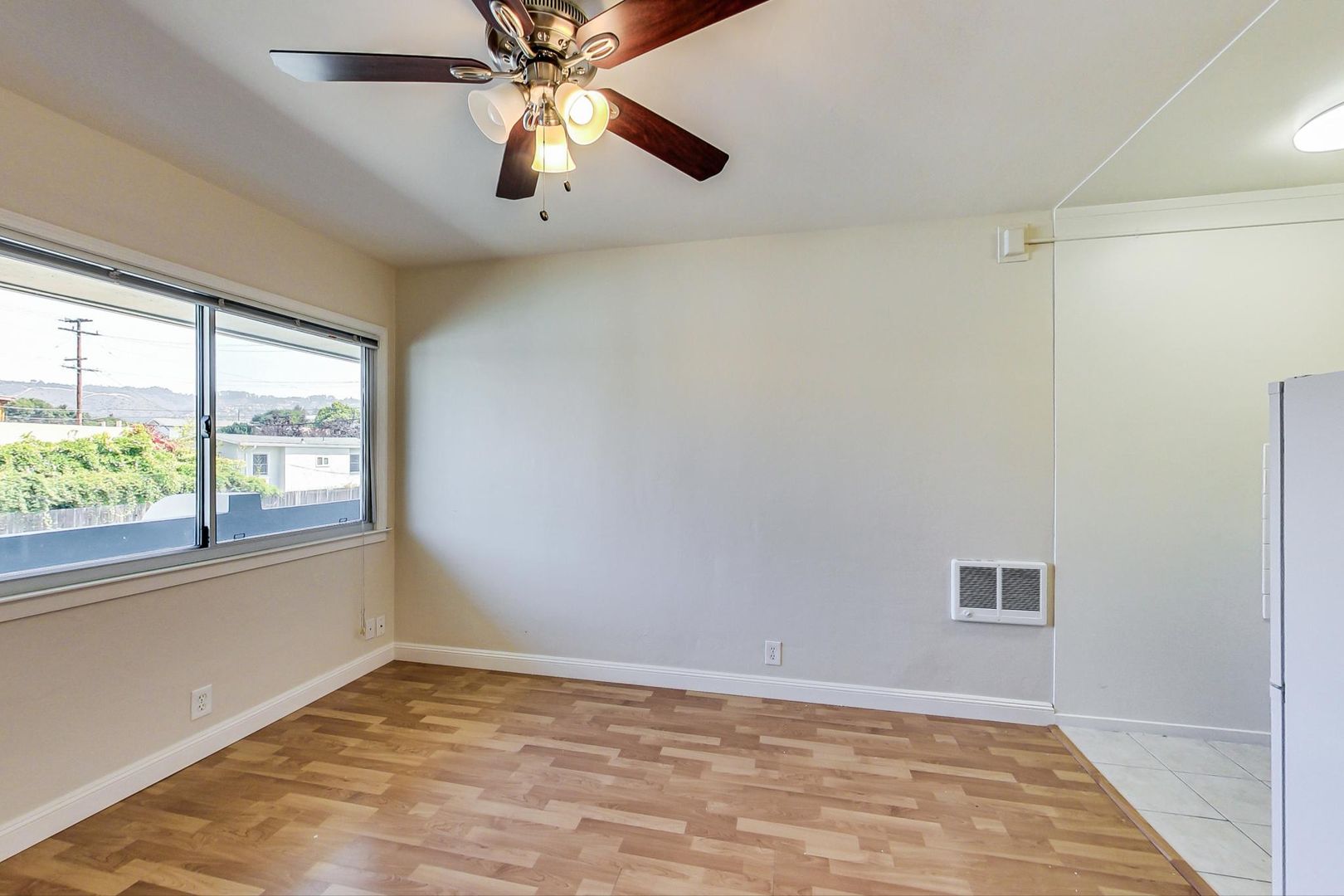Oakland Apartment: 5471 Vicente Way