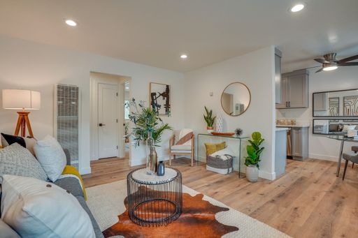 GORGEOUS Interiors + HUGE Bedroom + Parking! LIVE @ The Mattox! Super Pet Friendly! 1 Month Free! – photo 1