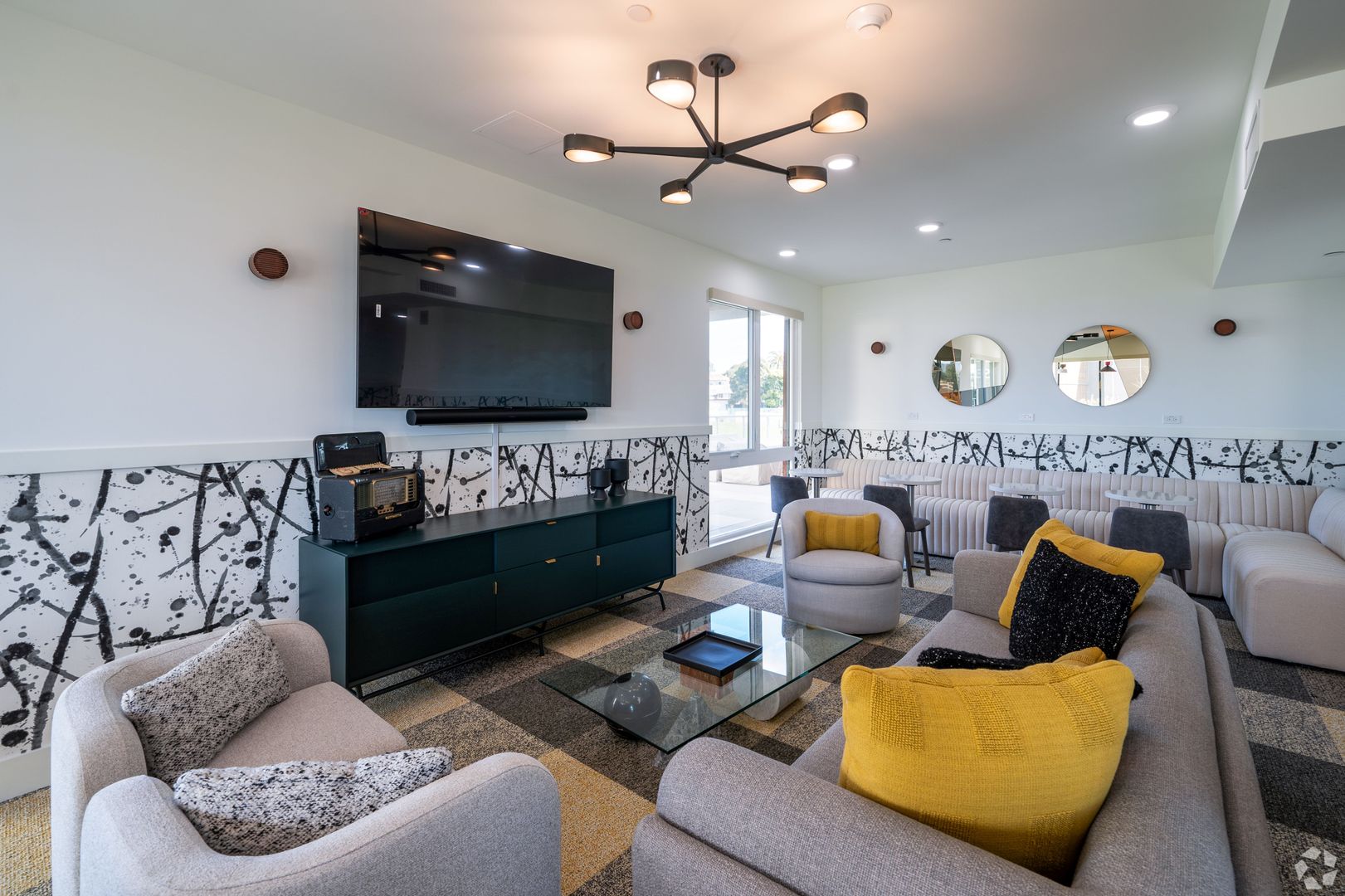 Oakland Apartment: 240 W. MacArthur Blvd