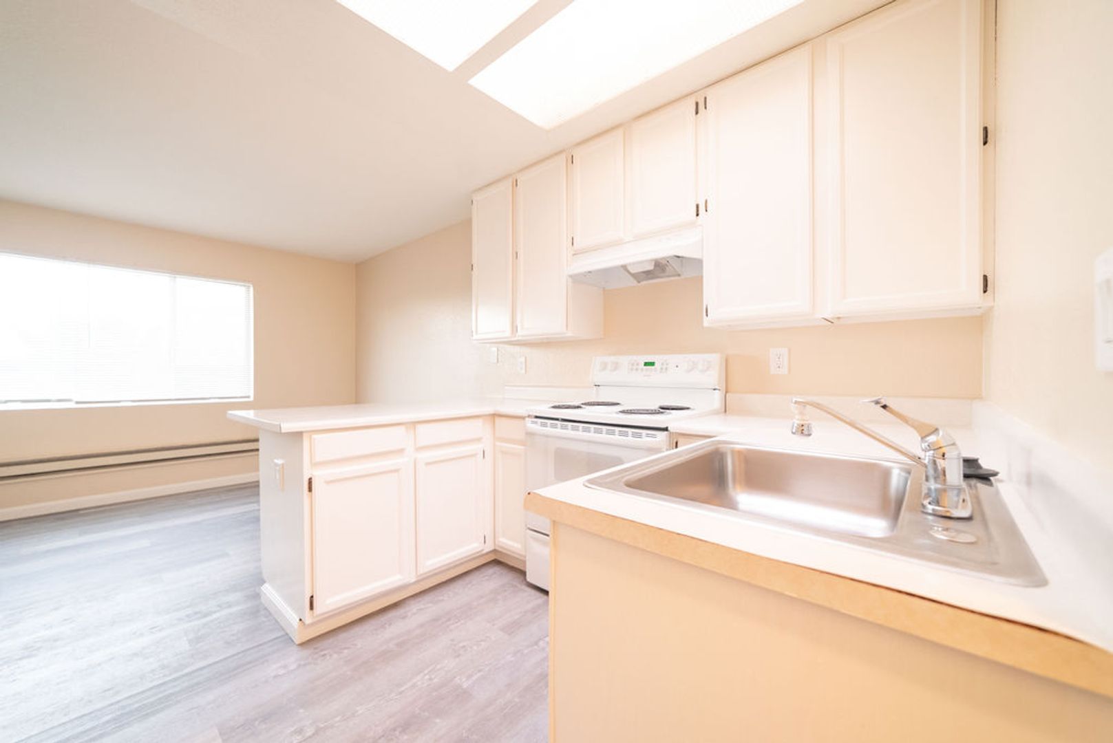Hayward Apartment: 21059-21063 Royal Avenue