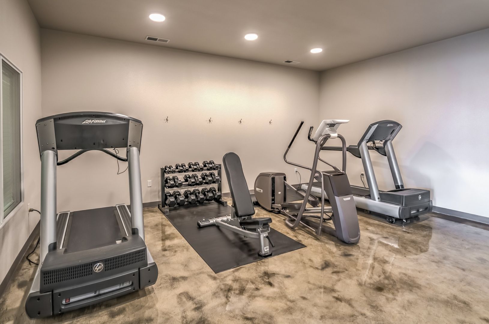 Bend Apartment: 20720-20770 Empire Ave