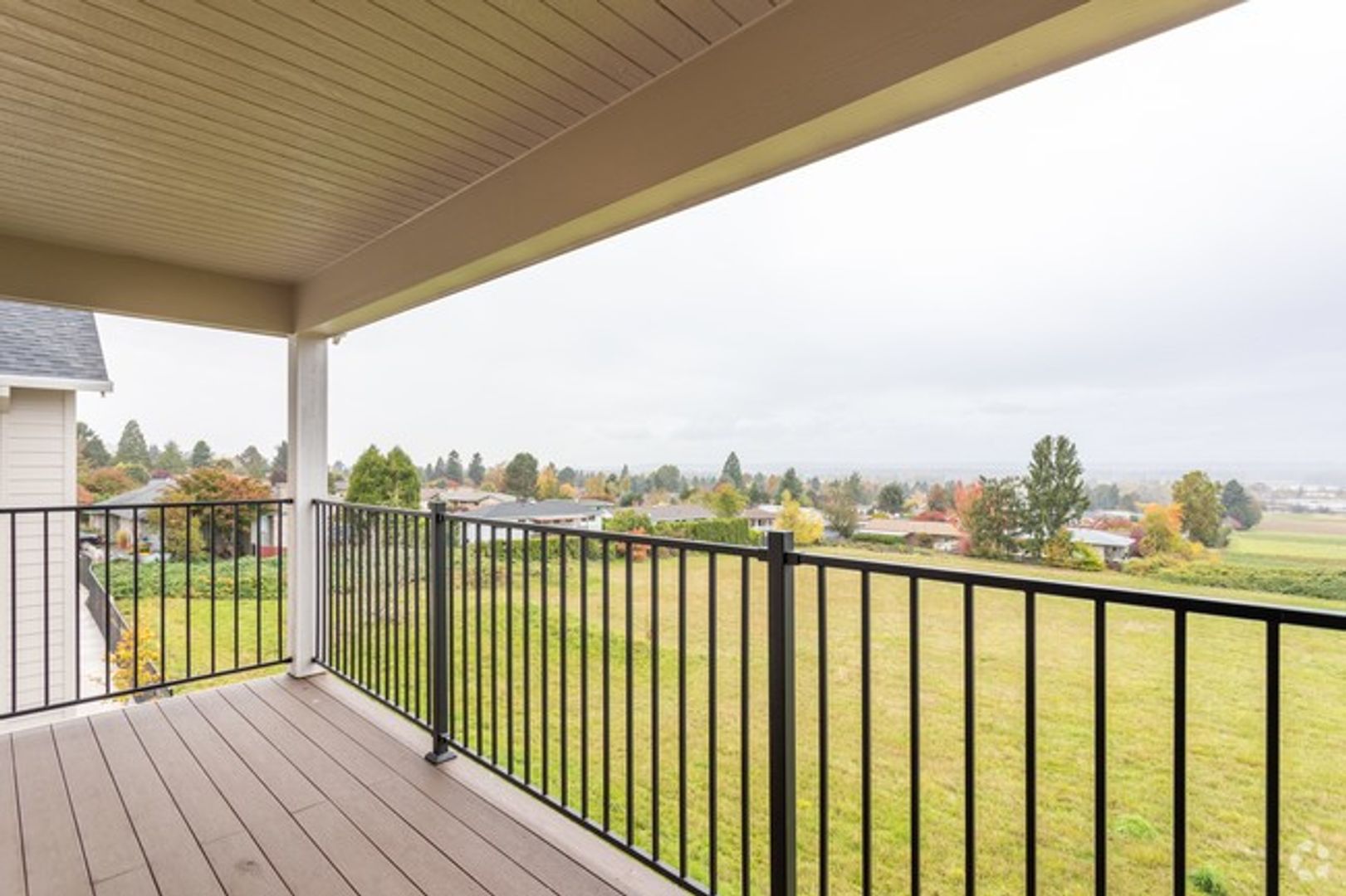 Portland Apartment: 14615 NE Rose Parkway