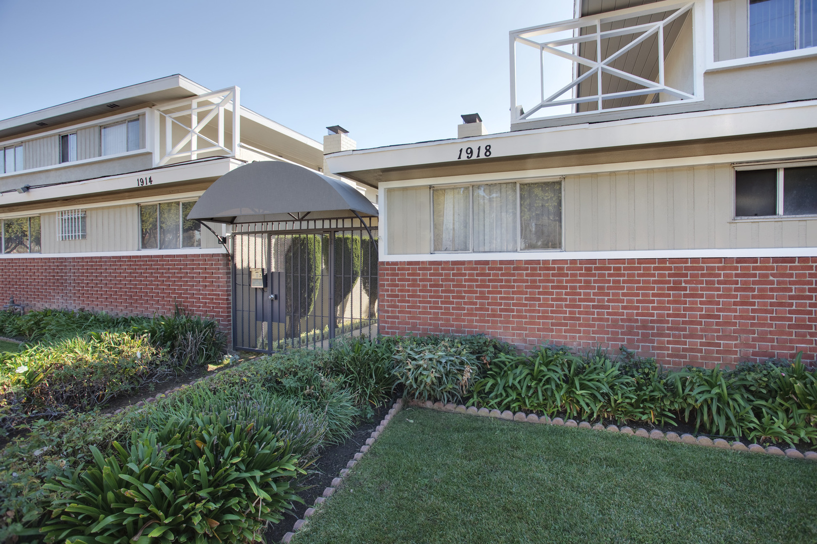 Gardena Apartment: 1914-1918 W El Segundo Blvd