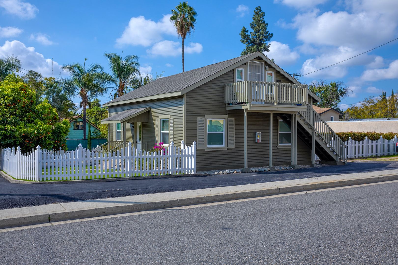 Sierra Madre Apartment: 130 Mariposa Ave