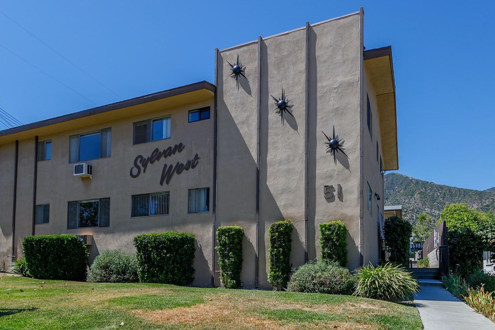 Sierra Madre Apartment: 51 Esperanza Ave