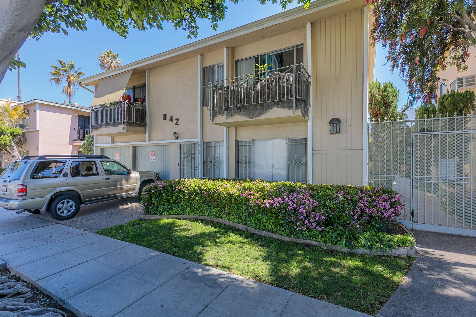 Long Beach Apartment: 830-842 Elm Ave