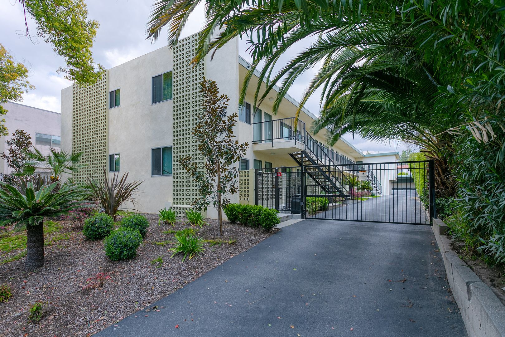 Pasadena Apartment: 789 E Villa St