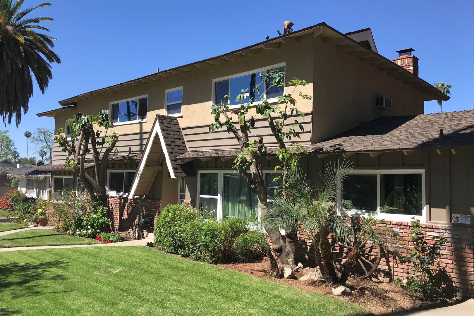 Pasadena Apartment: 585 N Hill Ave