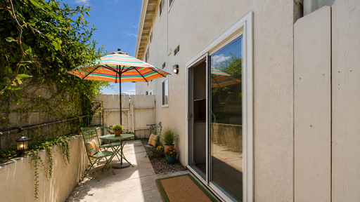 Renovated 2-Bedroom Townhouse in the Heart of Sierra Madre