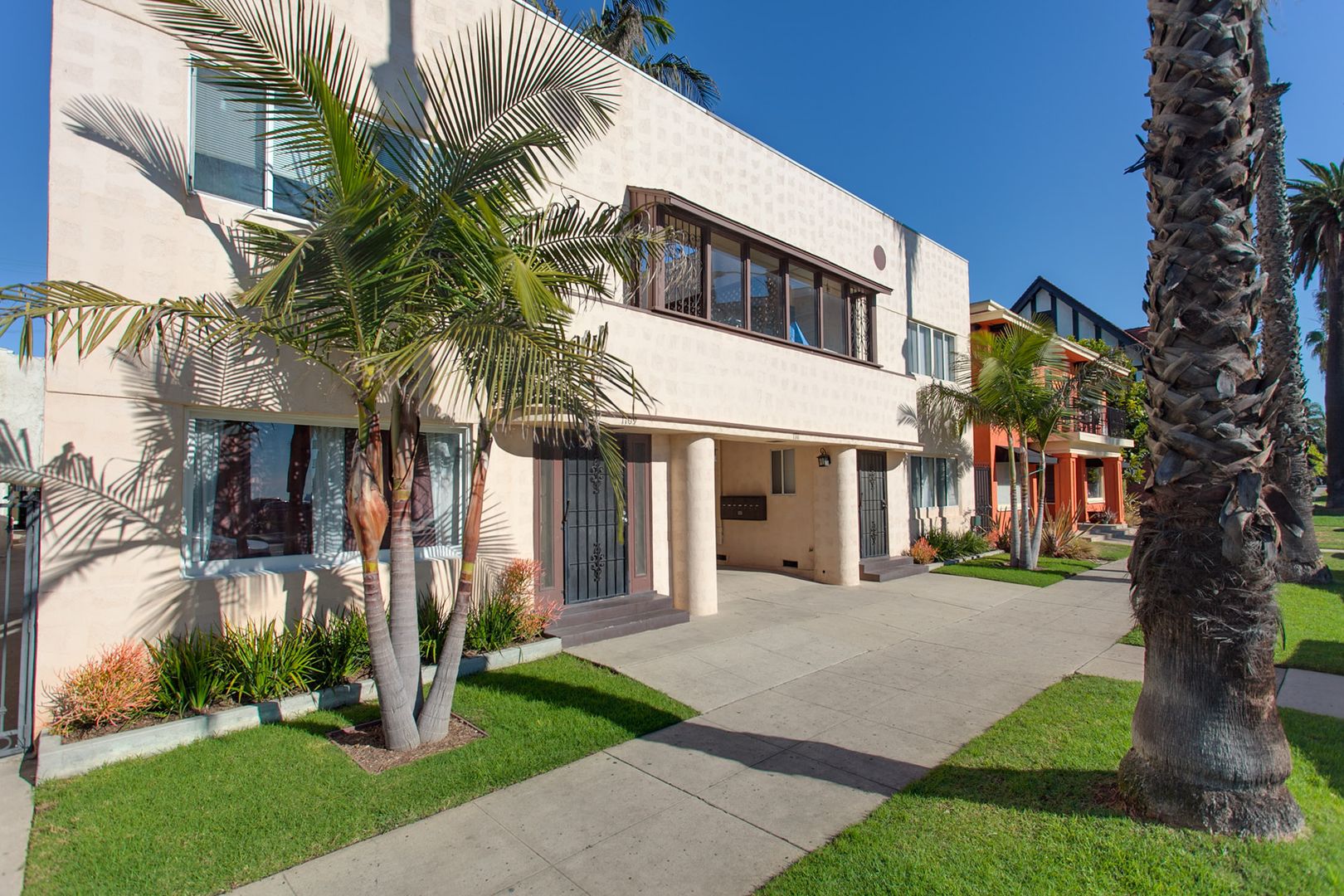 Long Beach Apartment: 1711 E Ocean Blvd