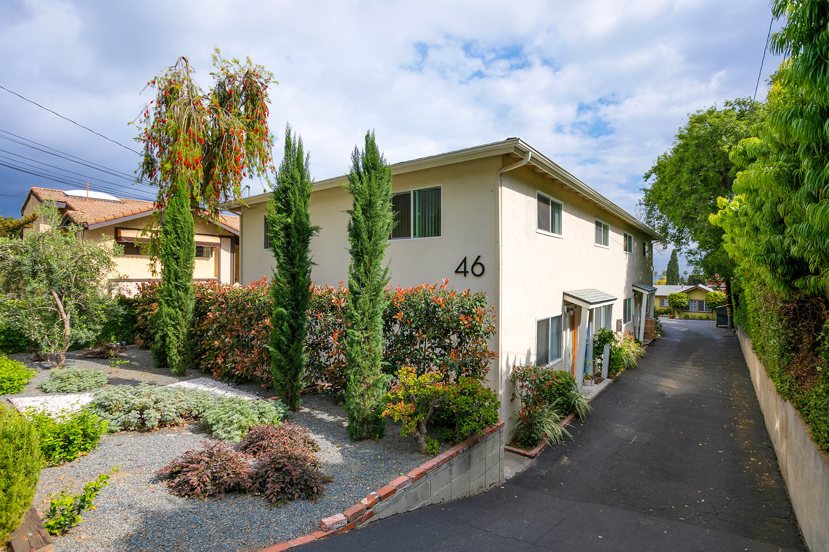 Sierra Madre Apartment: 46 E Highland Ave