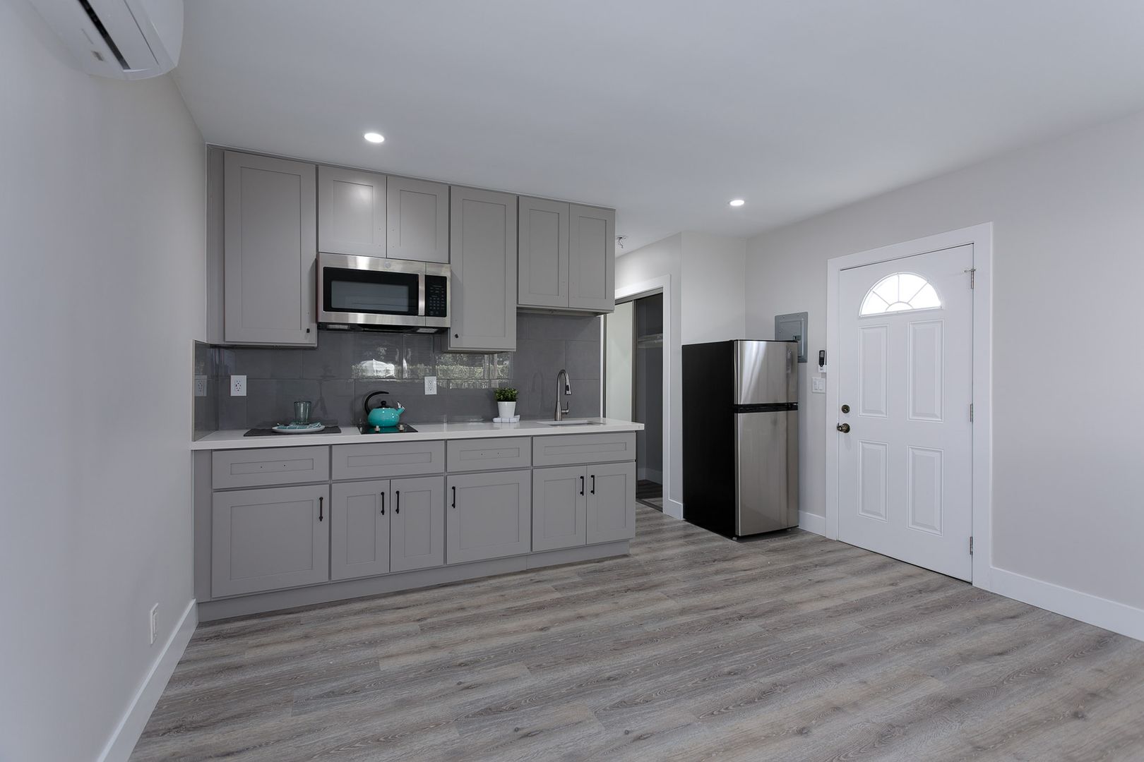 Pomona Apartment: 783 E Grand Ave