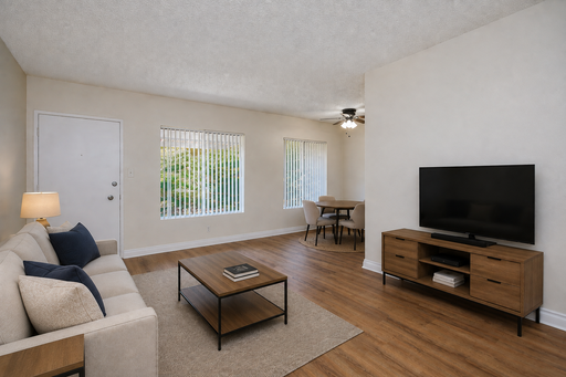 1 BR 1 BA Apartment, Upstairs Unit - Long Beach – photo 1