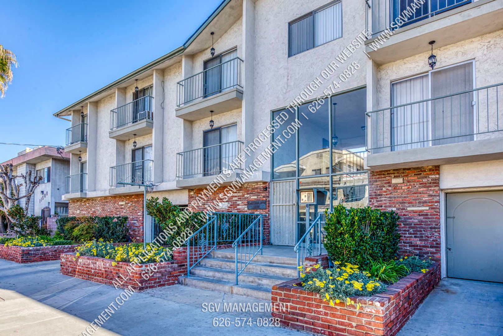 Hawthorne Apartment: 11520 Menlo Ave