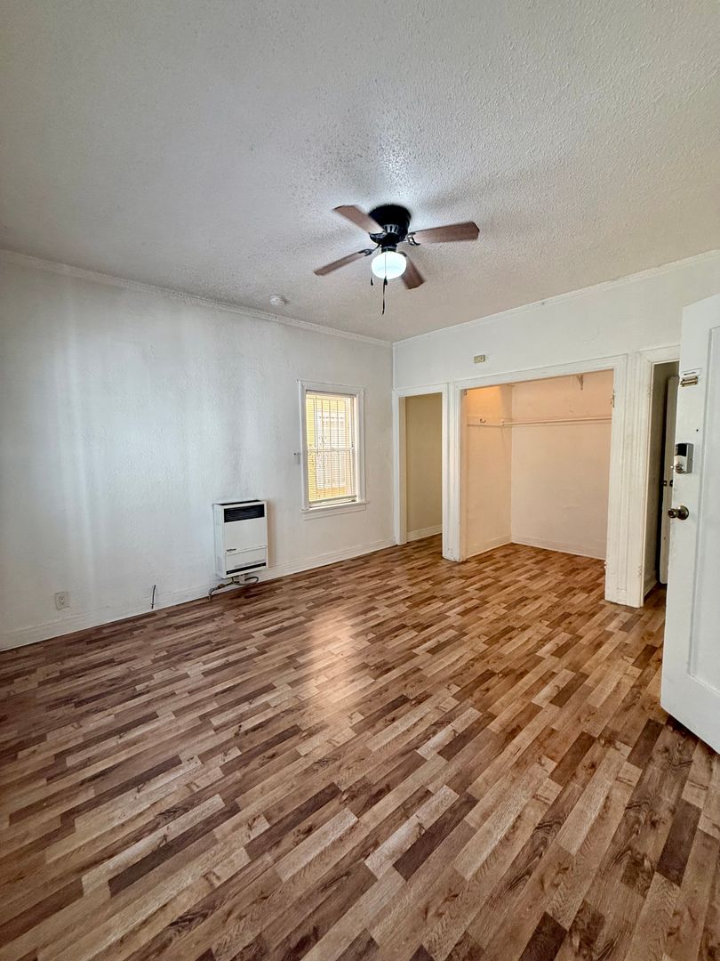 Los Angeles Apartment: 146 - 150 Douglas St