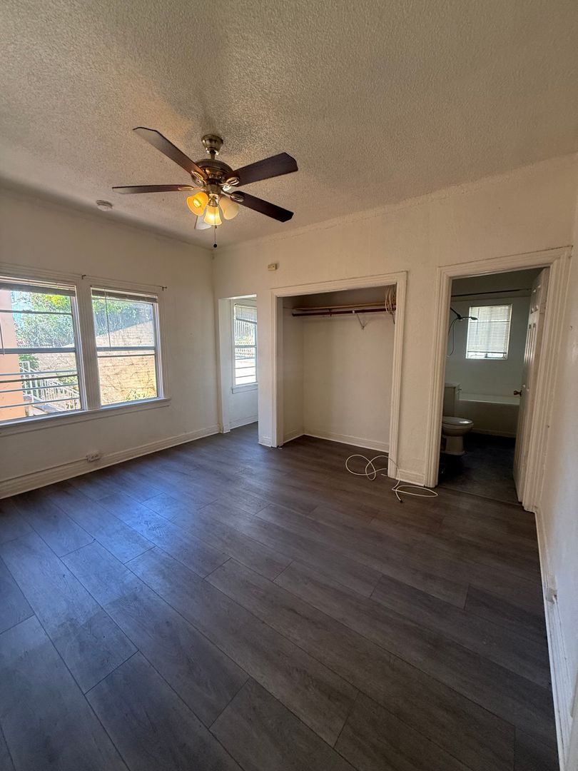 Los Angeles Apartment: 146 - 150 Douglas St