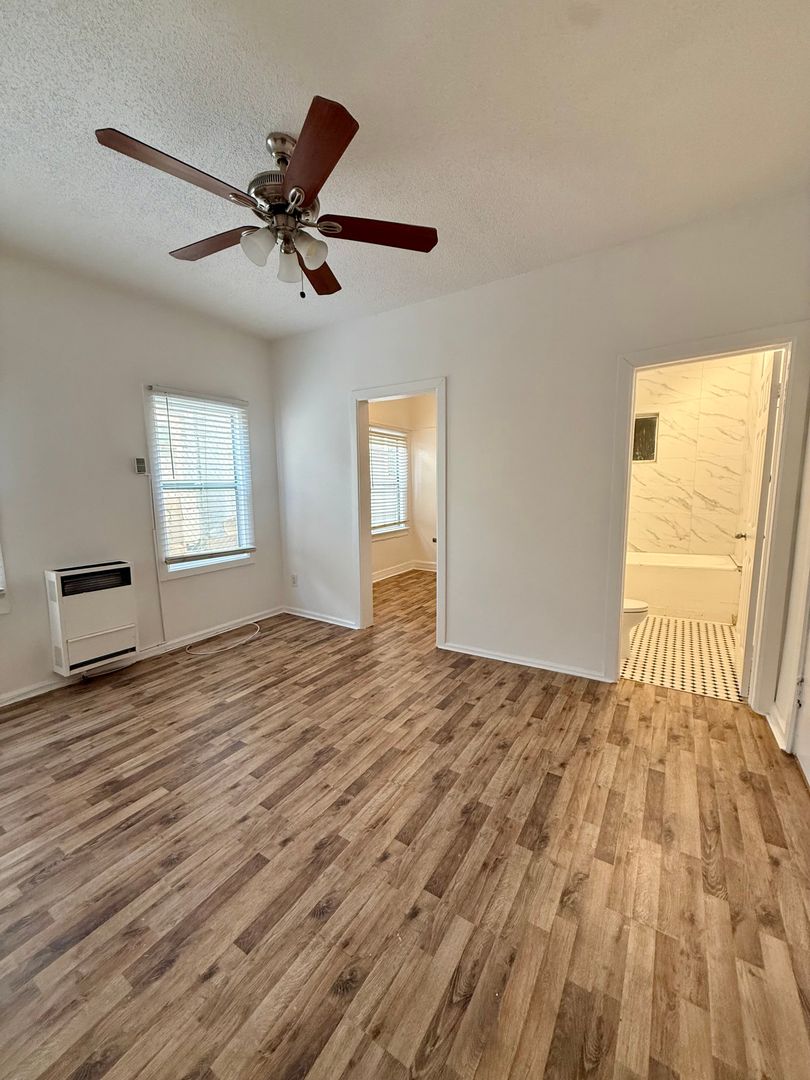 Los Angeles Apartment: 146 - 150 Douglas St