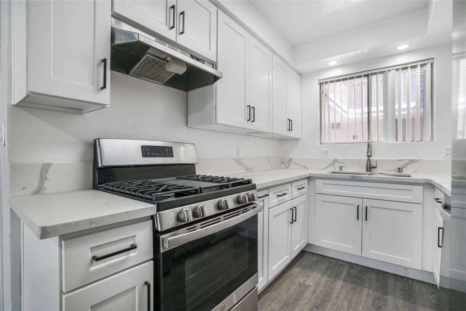 West Hollywood Apartment: 1030 N Orange Grove Ave.