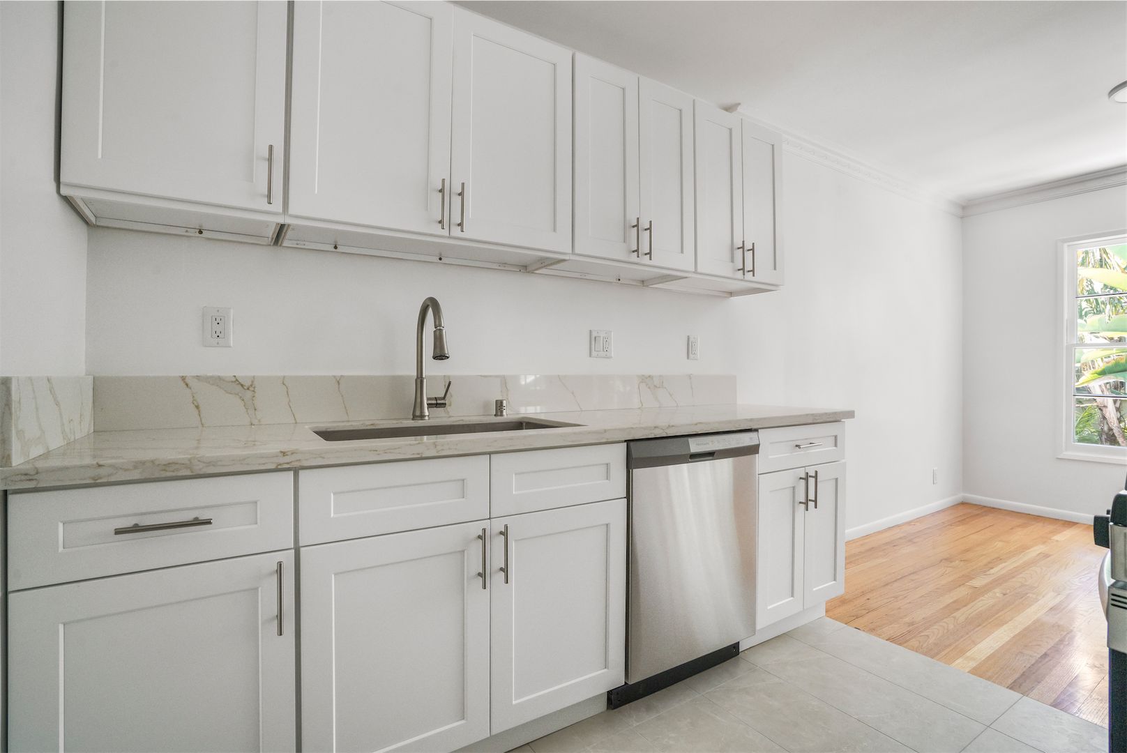 West Hollywood Apartment: 8563-8569 Holloway Dr.