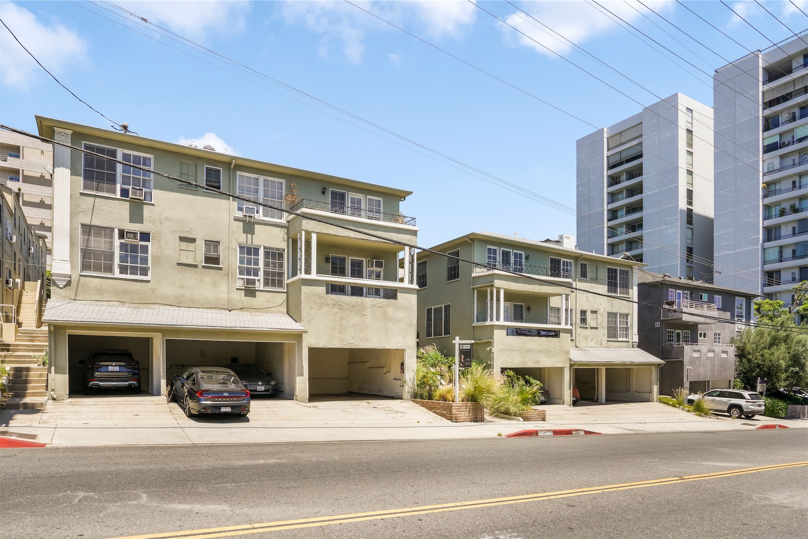 West Hollywood Apartment: 8551-8561 Holloway Dr