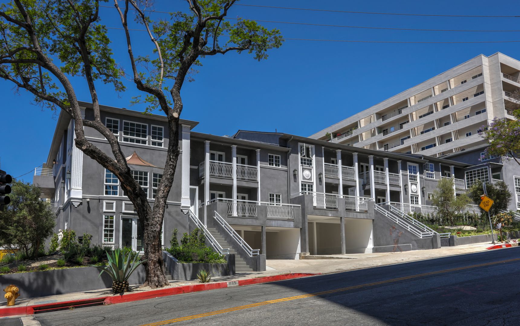 West Hollywood Apartment: 1105 Alta Loma Rd
