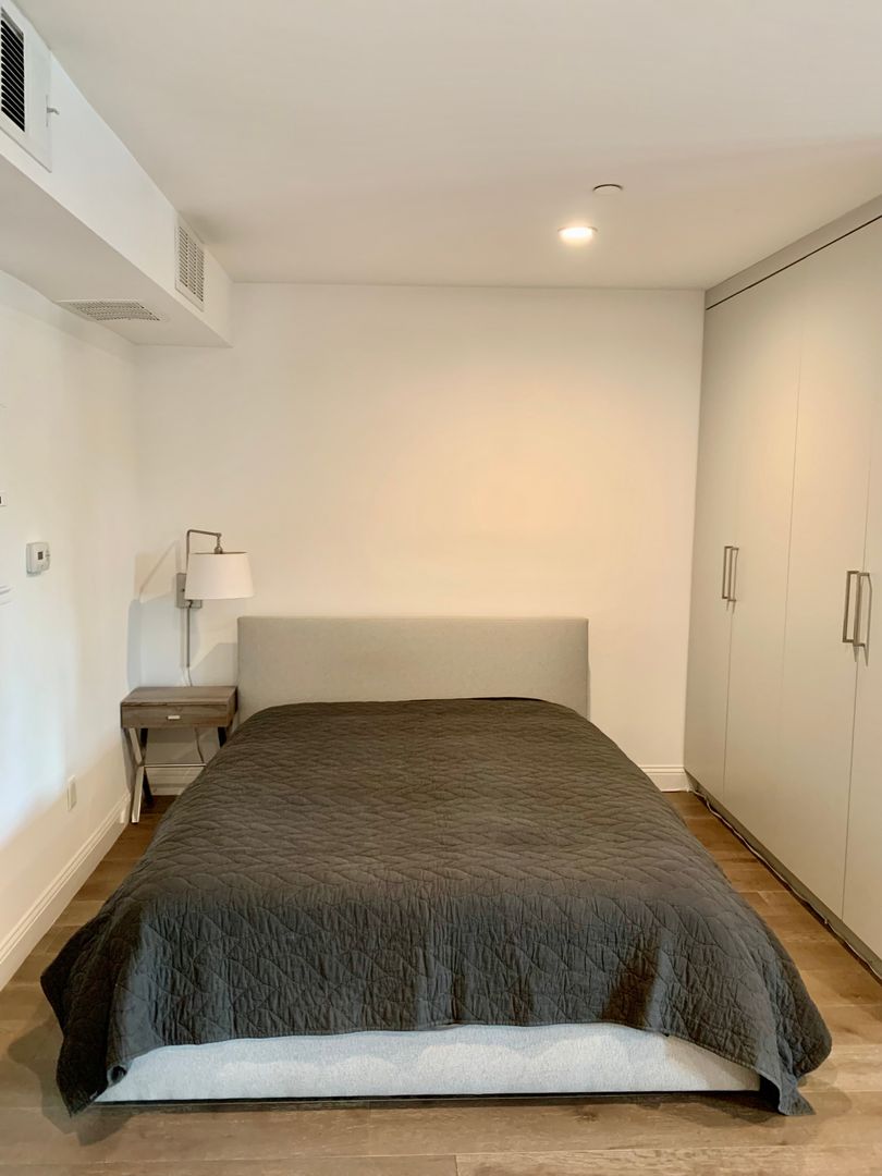 West Hollywood Apartment: 1105 Alta Loma Rd