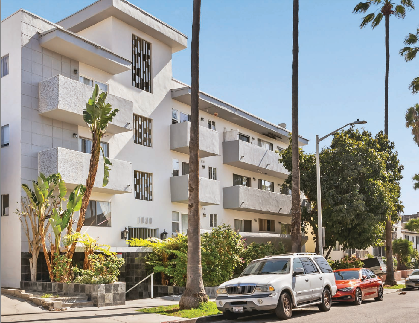 West Hollywood Apartment: 1030 N Orange Grove Ave.