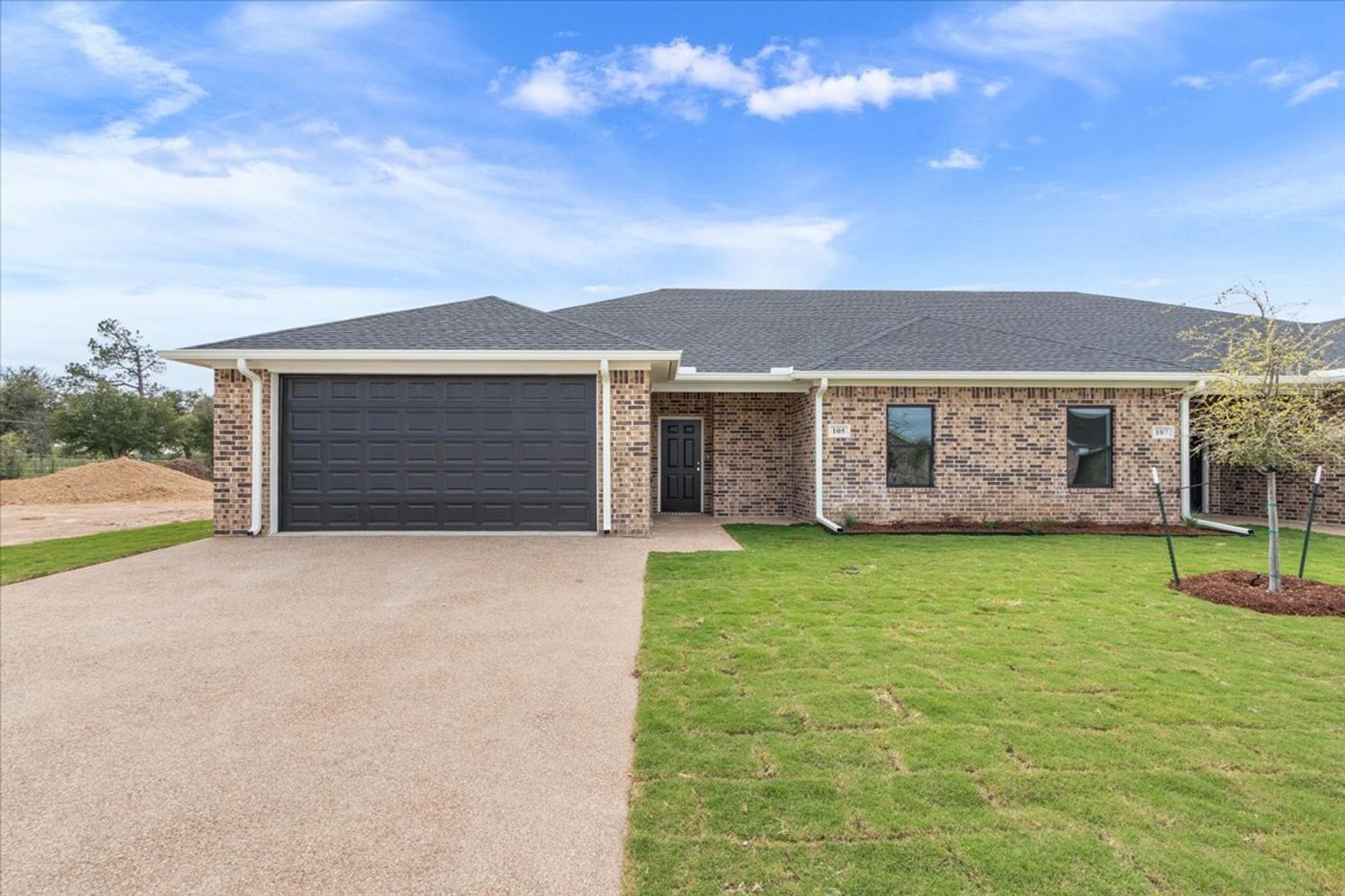 Robinson House: 105 W Windmill Way