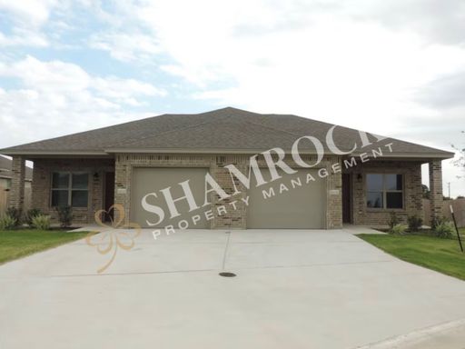 3/2 Duplex in Troy ISD!