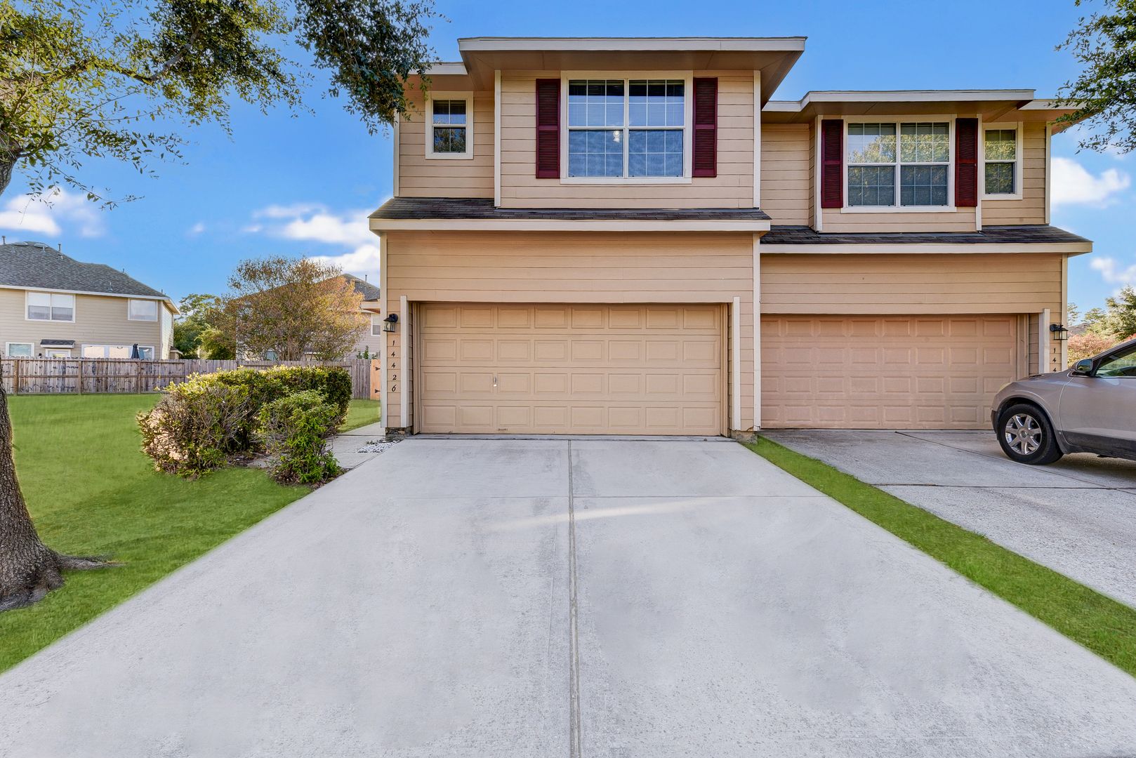 Houston House: 14426 Mooreview Ln