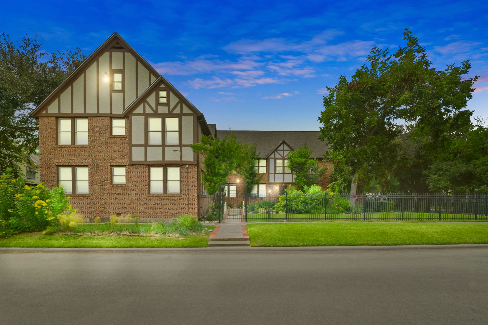 Houston Apartment: 436 Westmoreland St