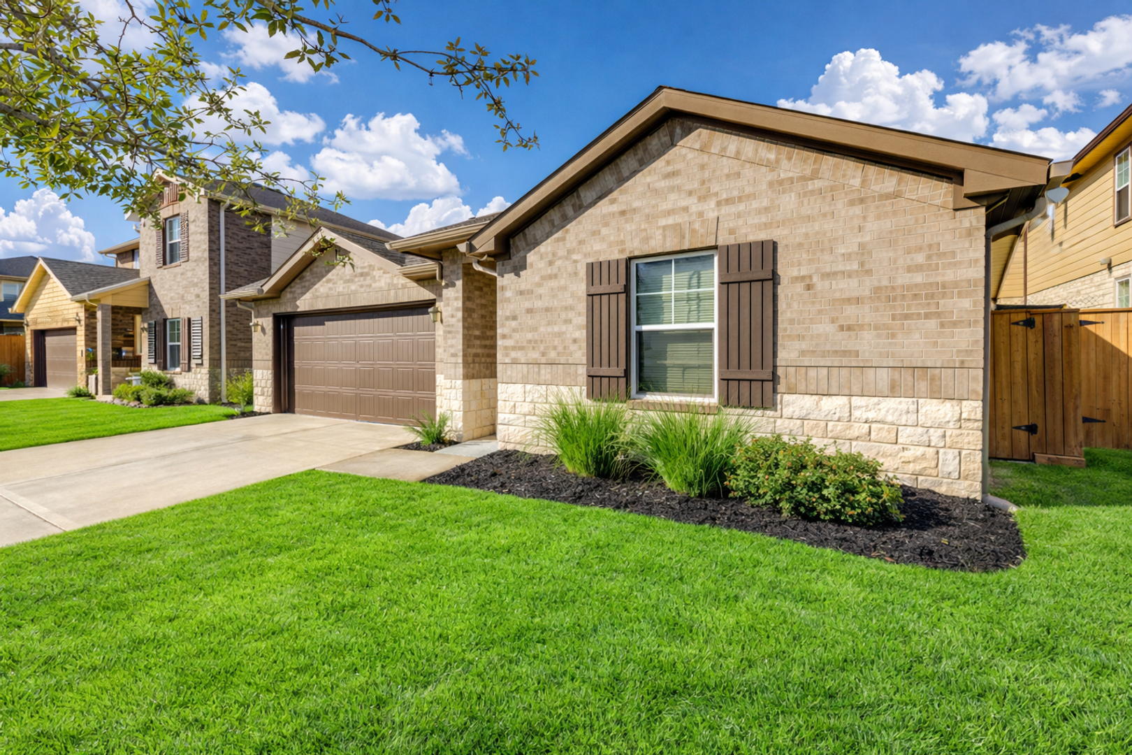 Rosharon House: 1207 Cascade Hills Dr