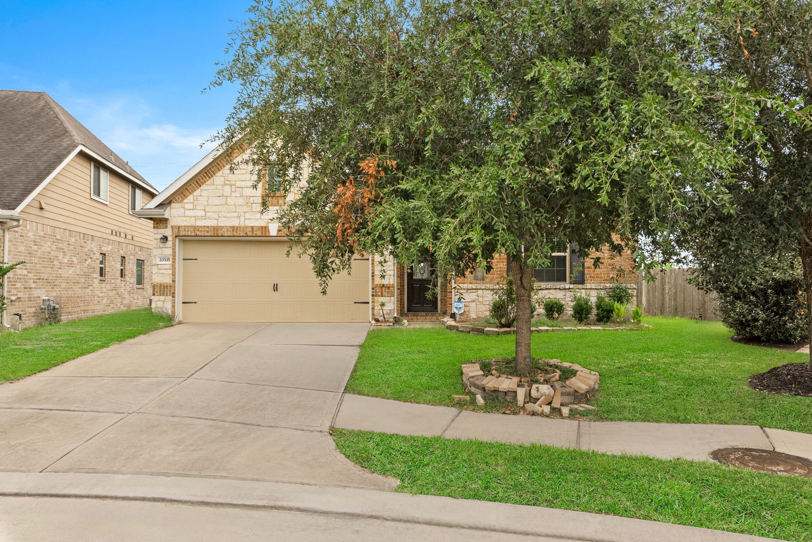Spacious Home on Oversized Lot in Fort Bend ISD