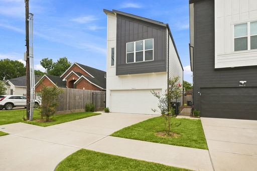 Sleek, Stylish & Minutes from the Medical Center! – photo 1