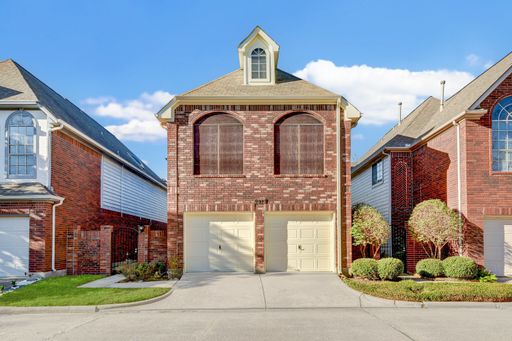 Spacious and Stylish 3-Bedroom Home in Vibrant Eldridge North – photo 1