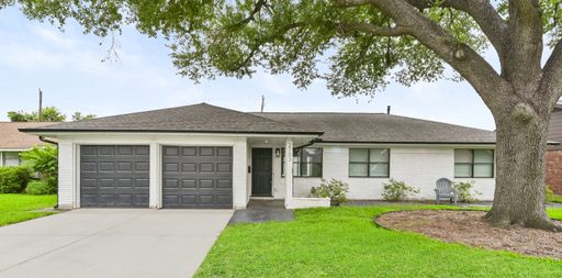 Fully Renovated 4-Bedroom Gem – photo 1