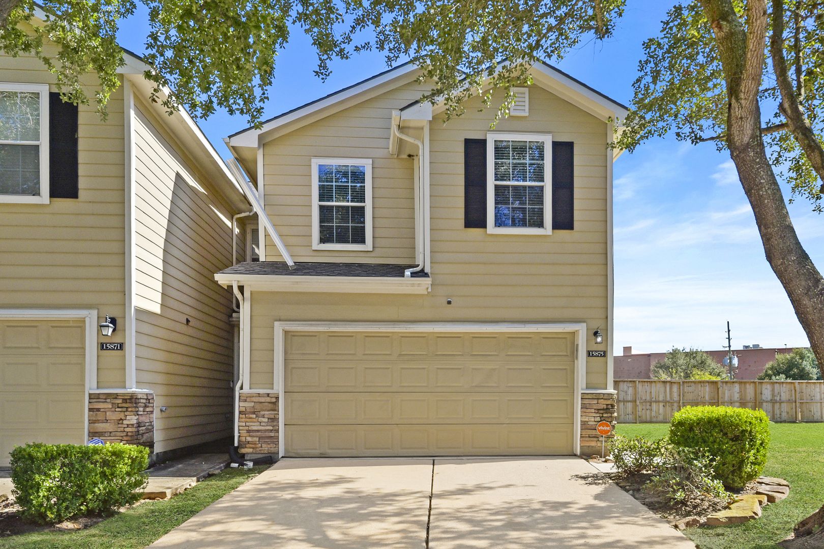 Houston House: 15875 Misty Loch Lane