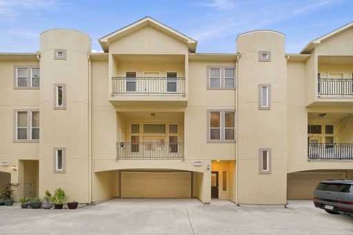 3 Bedroom Townhome – 1333 W 21st St. #B, Houston, TX 77008
