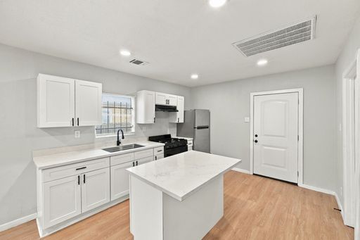 2 Bedroom Rental – 2903 Burkett St., Houston, TX 77004