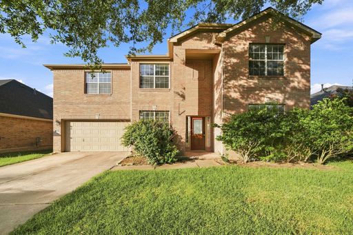 Beautiful 4-Bedroom Home in Friendswood! – photo 1