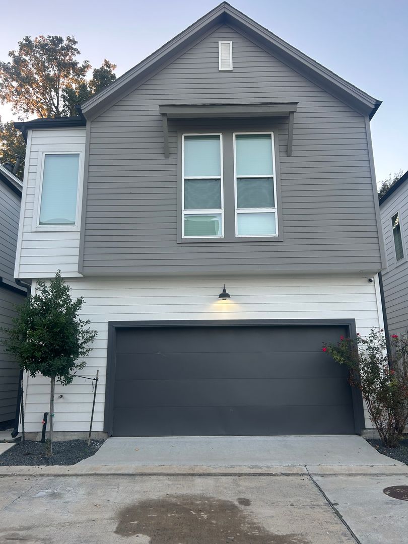 Houston House: 4605 Lavatera St