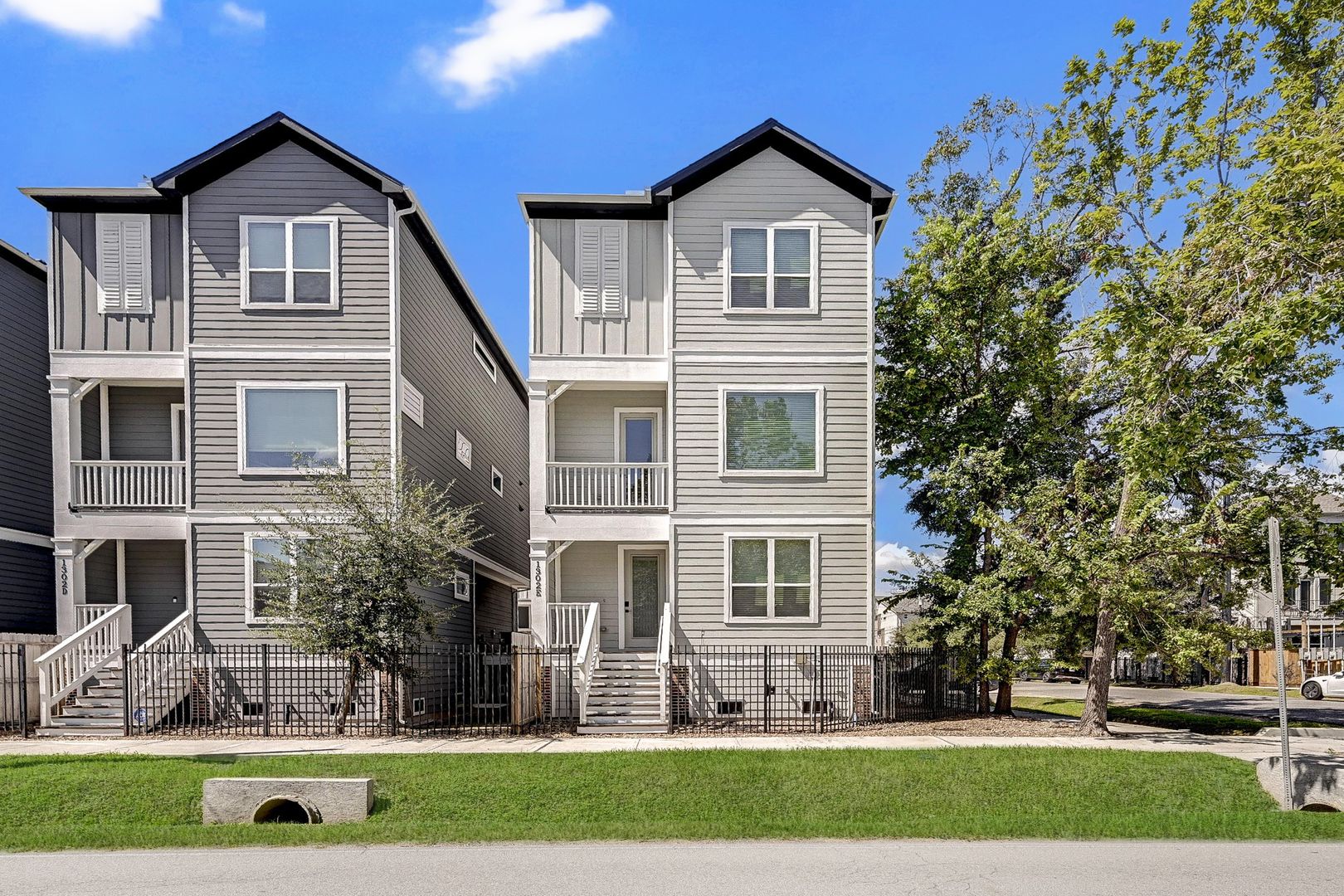 Houston House: 1302 W 24th St Unit E