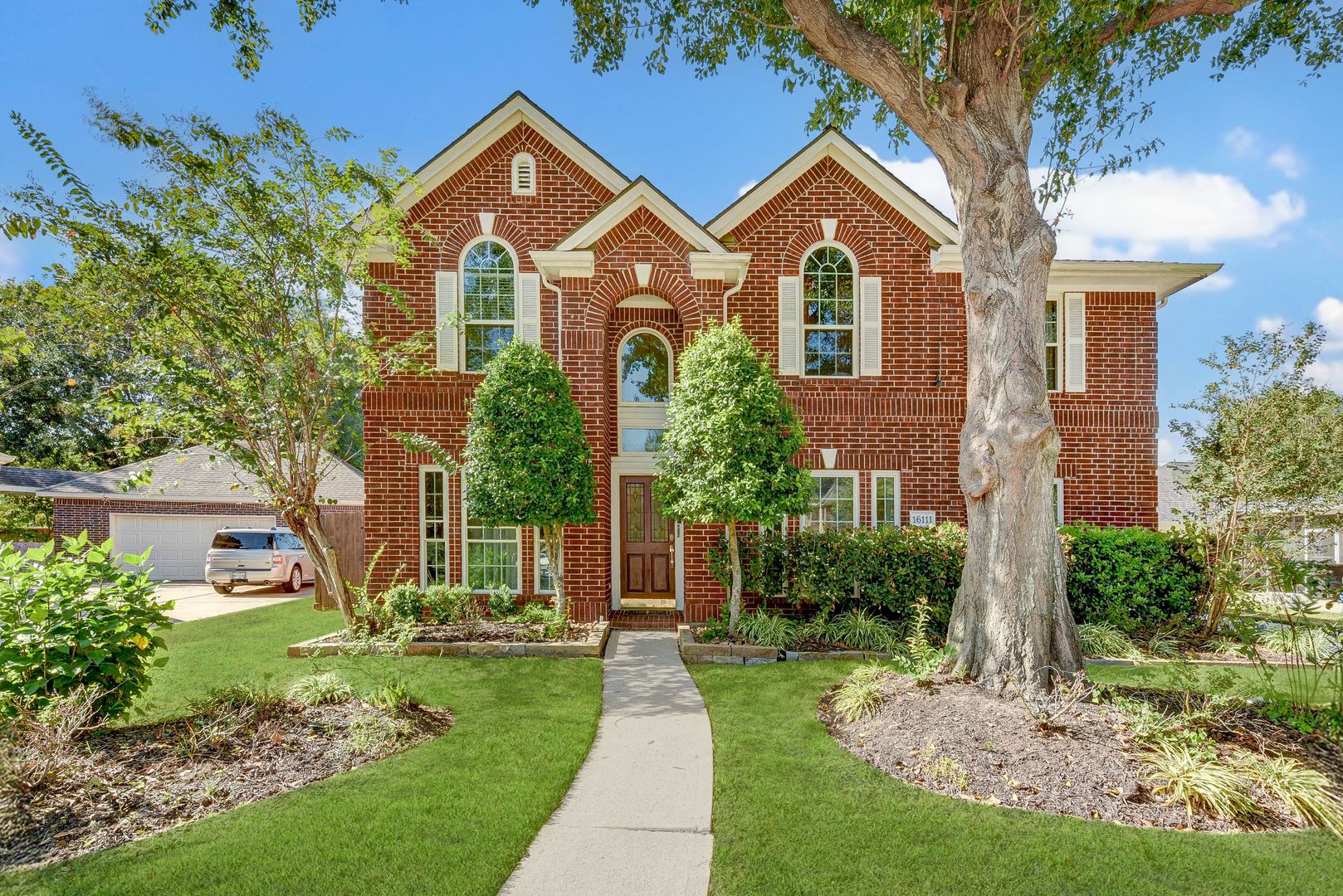 Tomball House: 16111 Castlegrove Court