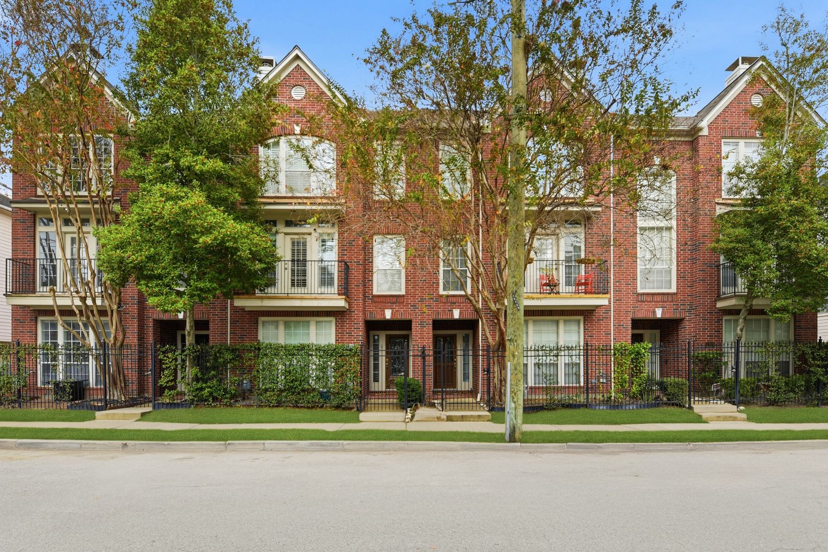 Houston House: 1314 W Webster St